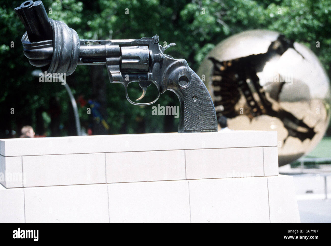United Nations statue Stock Photo Alamy