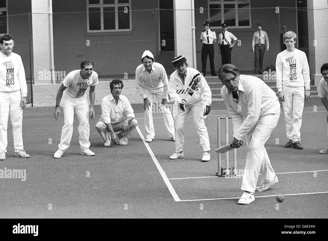 SDP Members (l-r) Ian Wrigglesworth MP, Shirley Williams and Dr David Owen, take a break from the conference to practice for a cricket match against the young Social Democrats/SDP Student team. Stock Photo