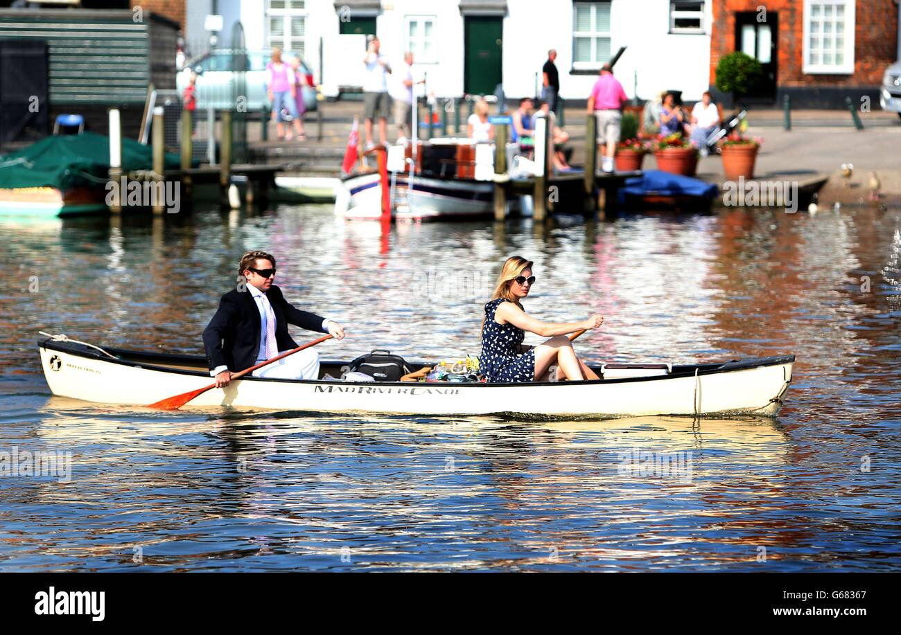 Henley locals hi-res stock photography and images - Alamy