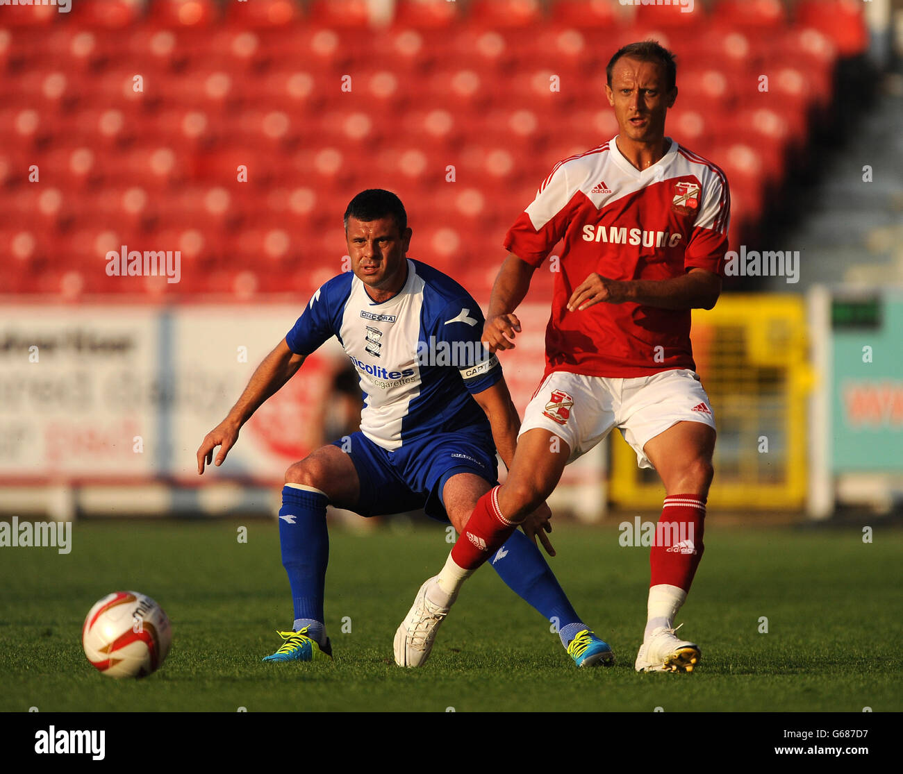 Swindon Town's Paul Benson (right) and Birmingham's Paul Robinson (left)  battle for the ball Stock Photo - Alamy