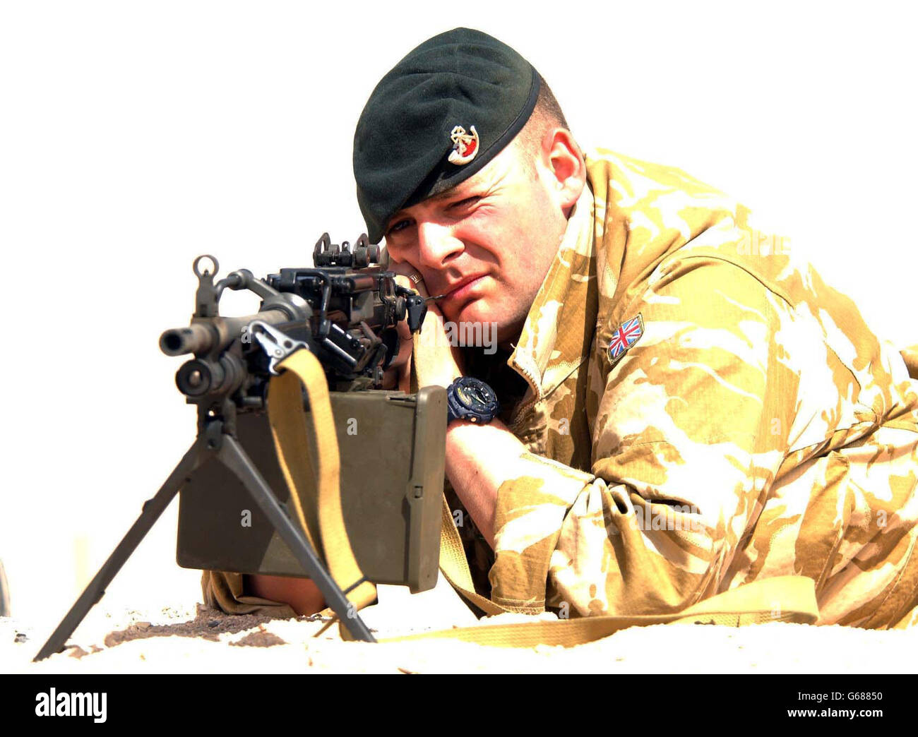 Private Marcus Williams, 25, 1st Light Infantry Battalion, tests the latest issue MINIMI automatic machine gun distributed to the British army. The gun was issued to troops on the Kuwait-Iraq border from the 1st Light Infantry Battalion (2nd Royal Tank Regiment Battle Group) after undergoing rigorous testing by ballistic experts. Stock Photo