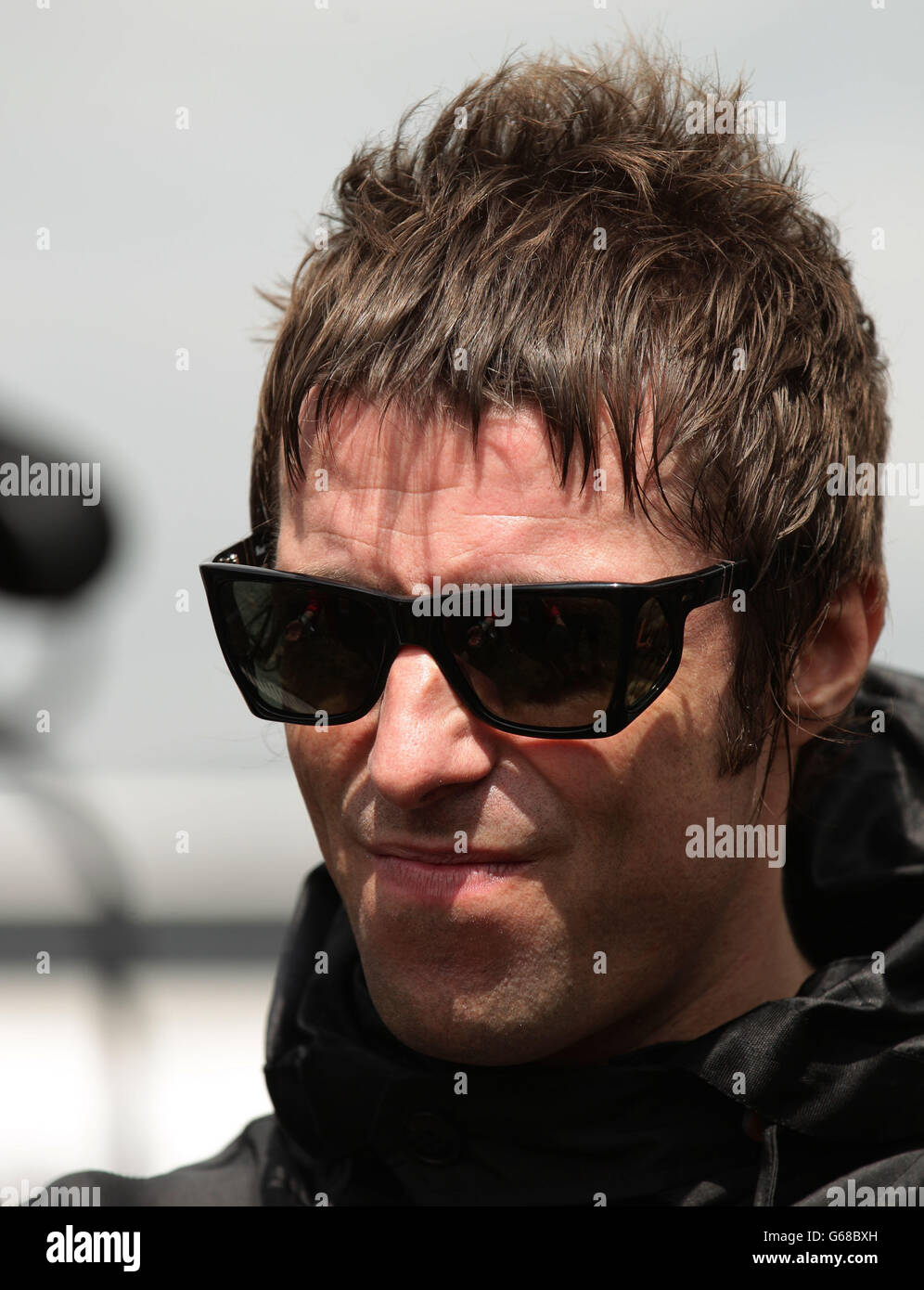 Liam Gallagher of Beady Eye backstage at the Glastonbury Festival, at  Worthy Farm in Somerset Stock Photo - Alamy