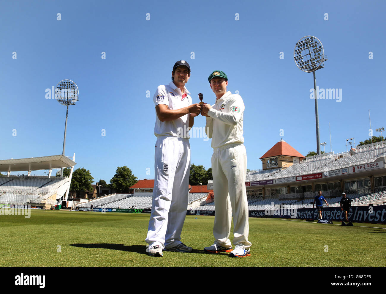 Cricket - First Investec Ashes Test - England v Australia - England Nets Session - Day Three - Trent Bridge. England captain Alastair Cook with Australia captain Michael Clarke holding the Ashes at Trent Bridge that starts tomorrow in Nottingham. Stock Photo
