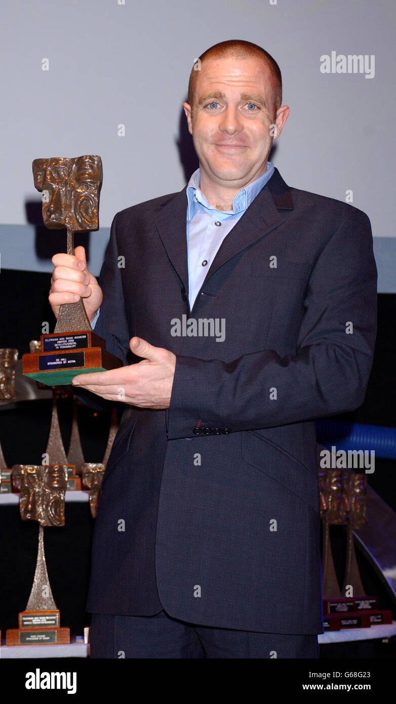 Ed Hall with the Satellite/Digital Personality Award during the 2003 Television & Radio Industries Club (TRIC) Awards at the Grovesnor House Hotel in central London. Stock Photo