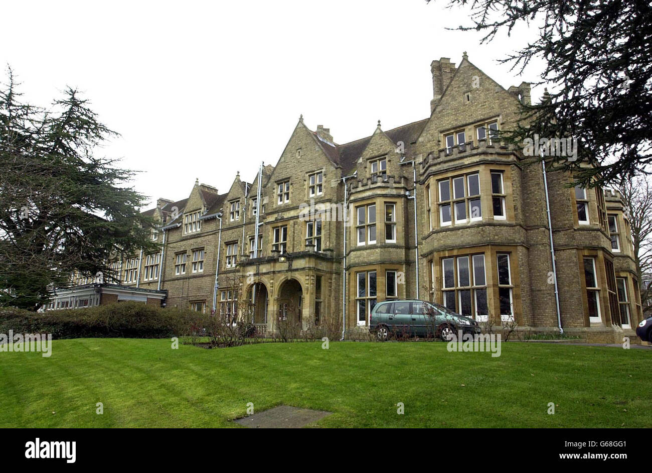 Oxford University's last allfemale college, St Hildas, who, voted not