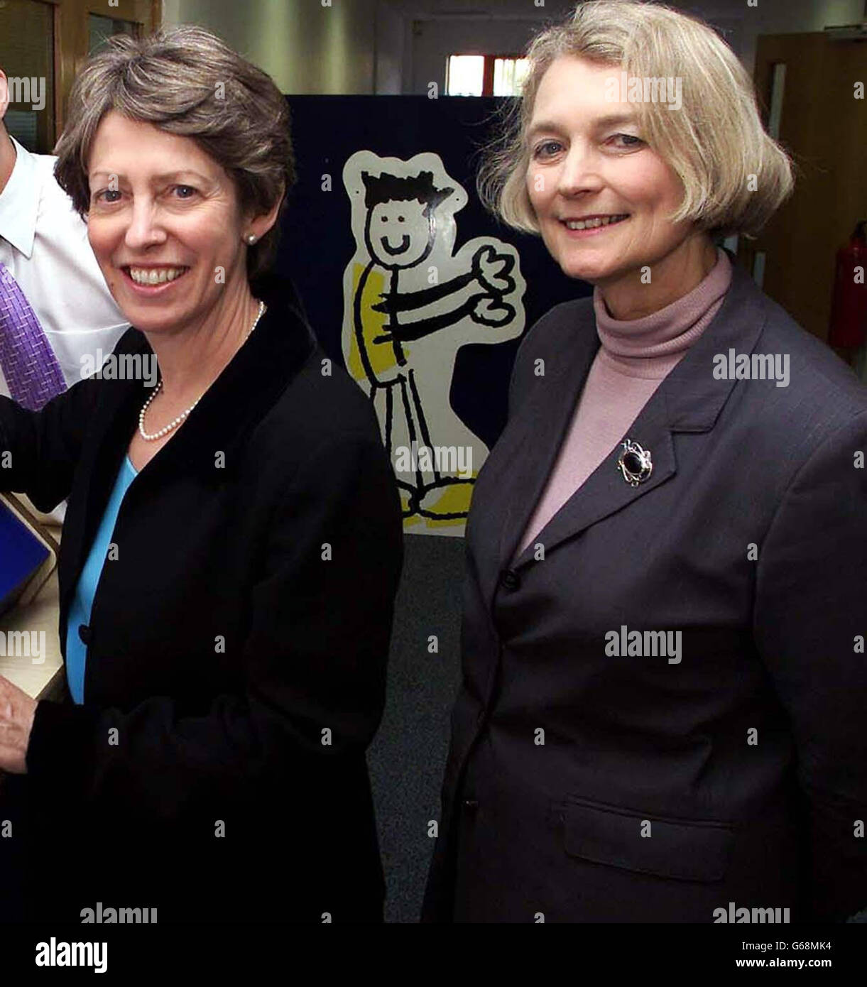 Anne Campbell, Cambrigde MP (right) attending a Visit to Opportunity Links in Cambridge. * 18/03/2003: Cambridge MP, Anne Campbell,who resigned from Government after the Prime Minister's actions towards the war. Tony Blair warned MPs that to pull back British troops from war in the Gulf would only strengthen the hand of dictators like Saddam Hussein. Stock Photo