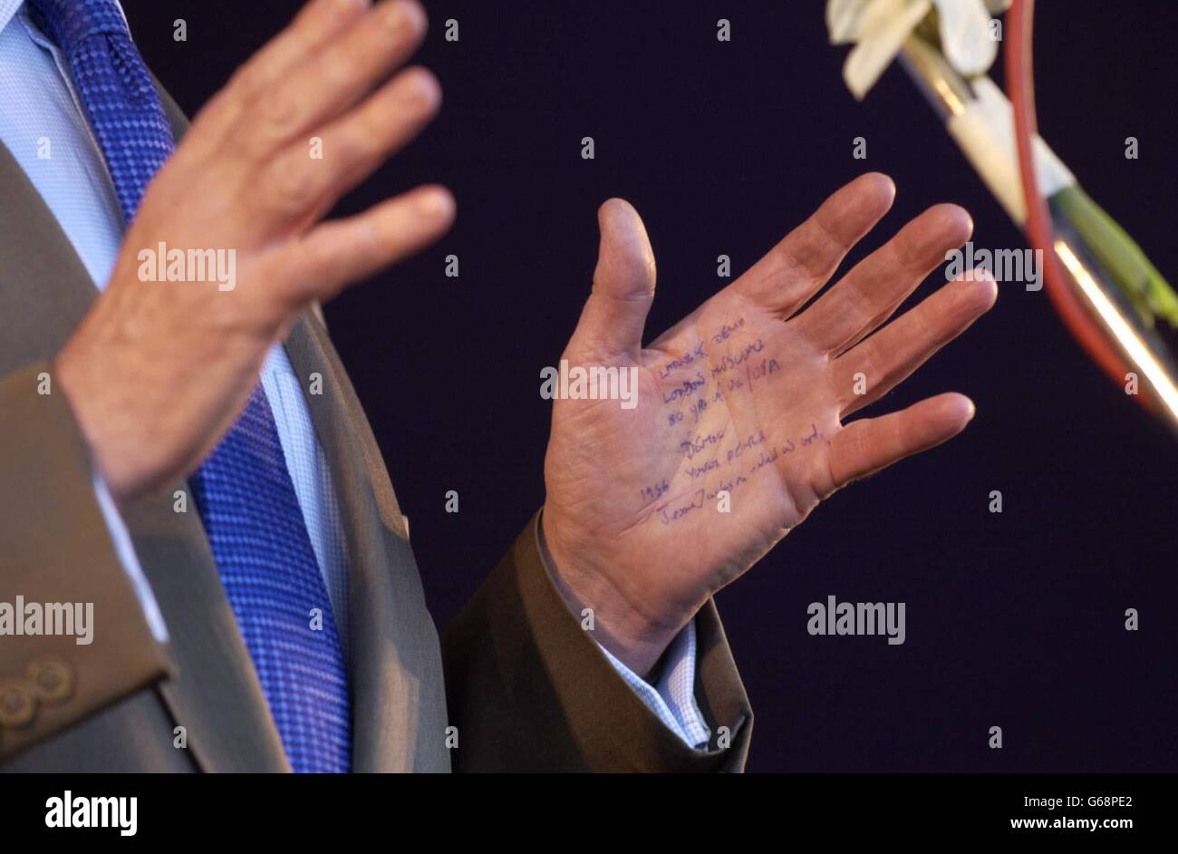 Ken Livingstone with speech prompts written on the palm of his hand as he addresses the anti war rally at Hyde Park in central London. Stock Photo