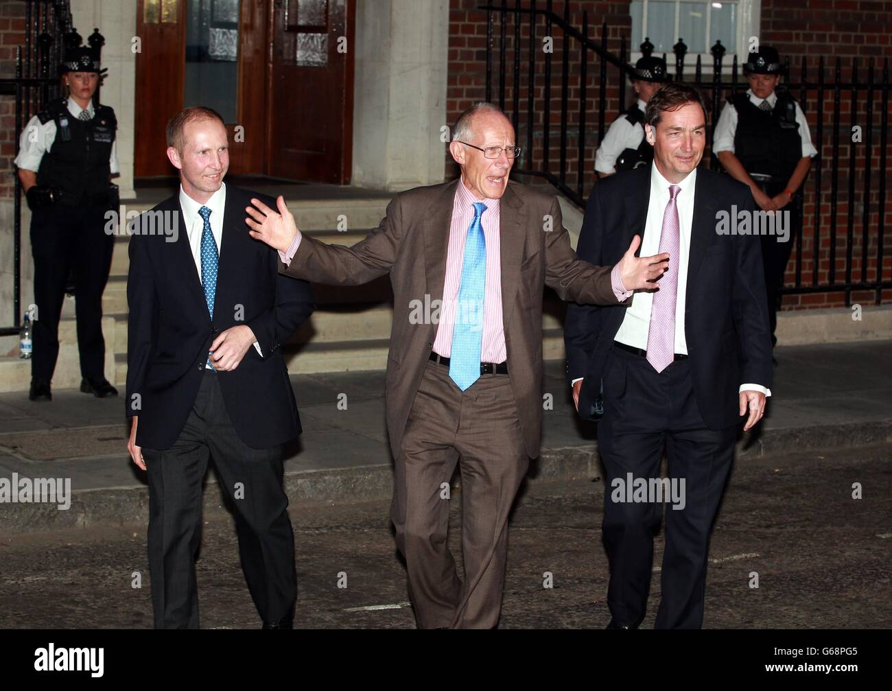 Marcus Setchell, Surgeon Gynaecologist to Queen (centre), with other members of his team, (names not known) leaves the St Mary's Hospital in London following the birth of a baby boy to the Duchess of Cambridge. Stock Photo