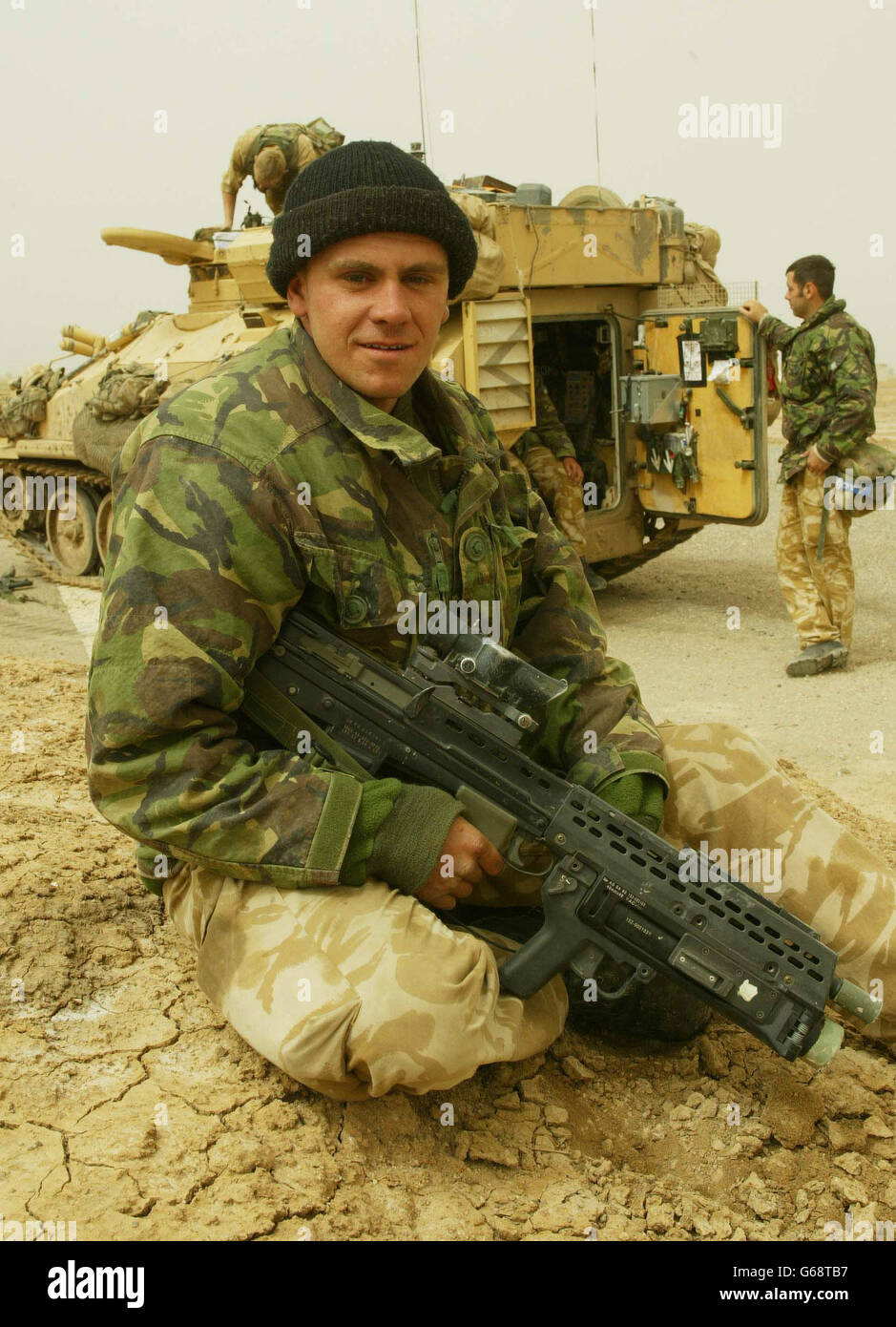 Rick Walker, 21, Queen's Dragoon Guards, on the front line south of Basra, Iraq. Stock Photo