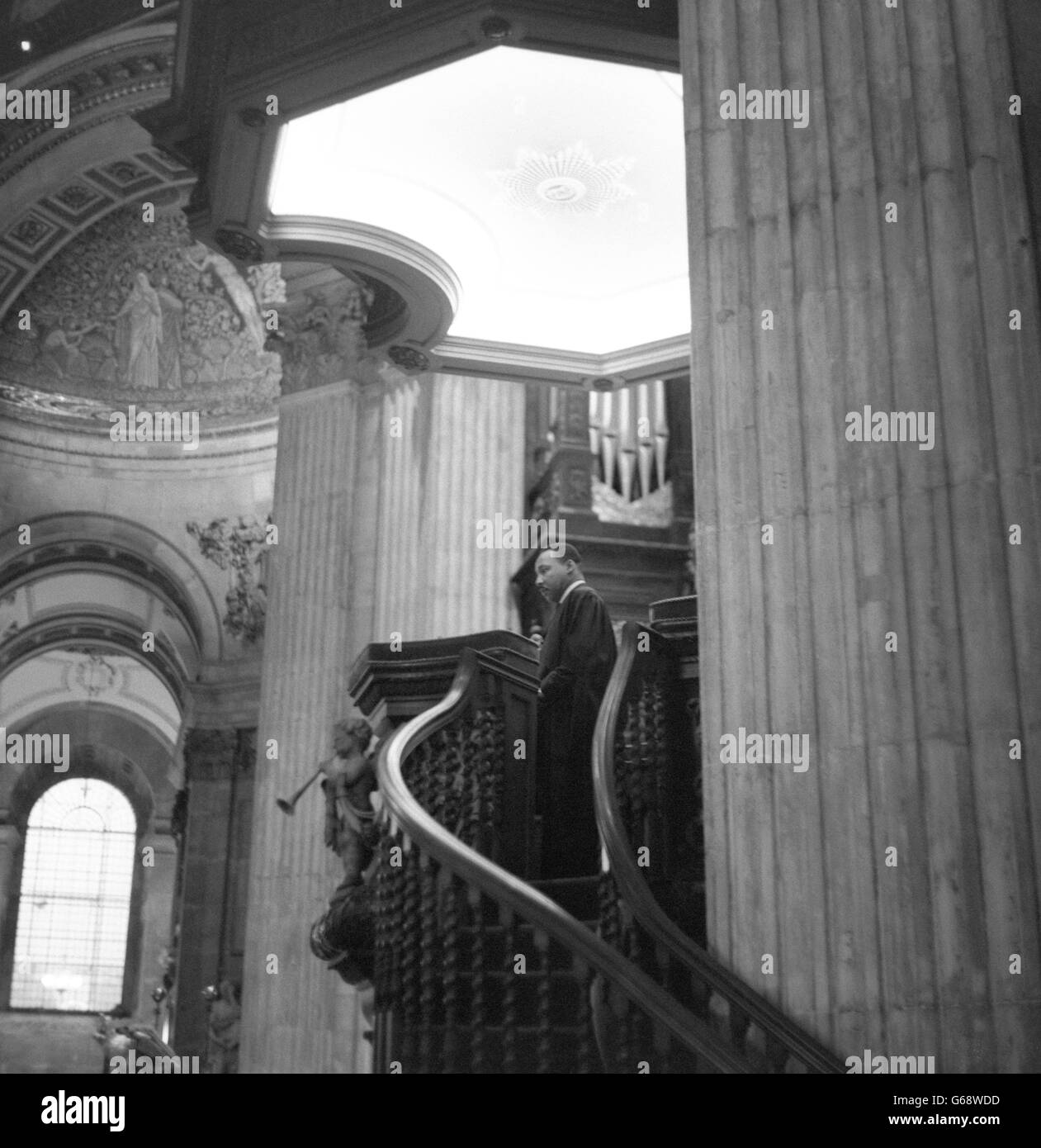 Dr Martin Luther King in the pulpit of St Paul's Cathedral, where he became the first Free Church Minister to preach at a statutory service in St Paul's. He spent a few days in Britain on his way to Oslo to receive the Nobel Peace Prize. Stock Photo