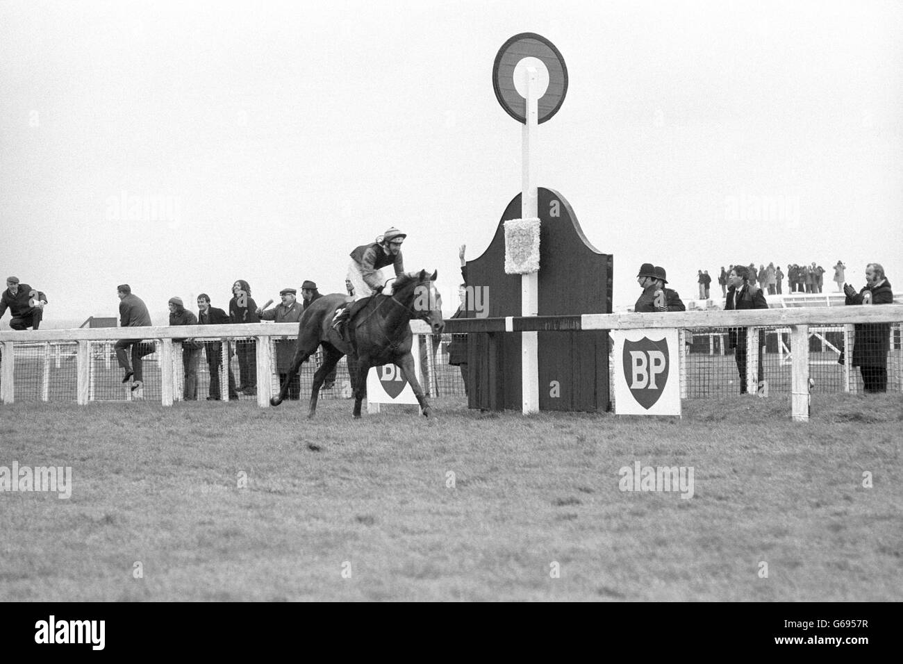 Ridden by champion jockey Graham Thorner, Well To Do, a gift horse to Wantage owner-trainer Tim Forster, passing the post to win the Grand National at Aintree. Stock Photo