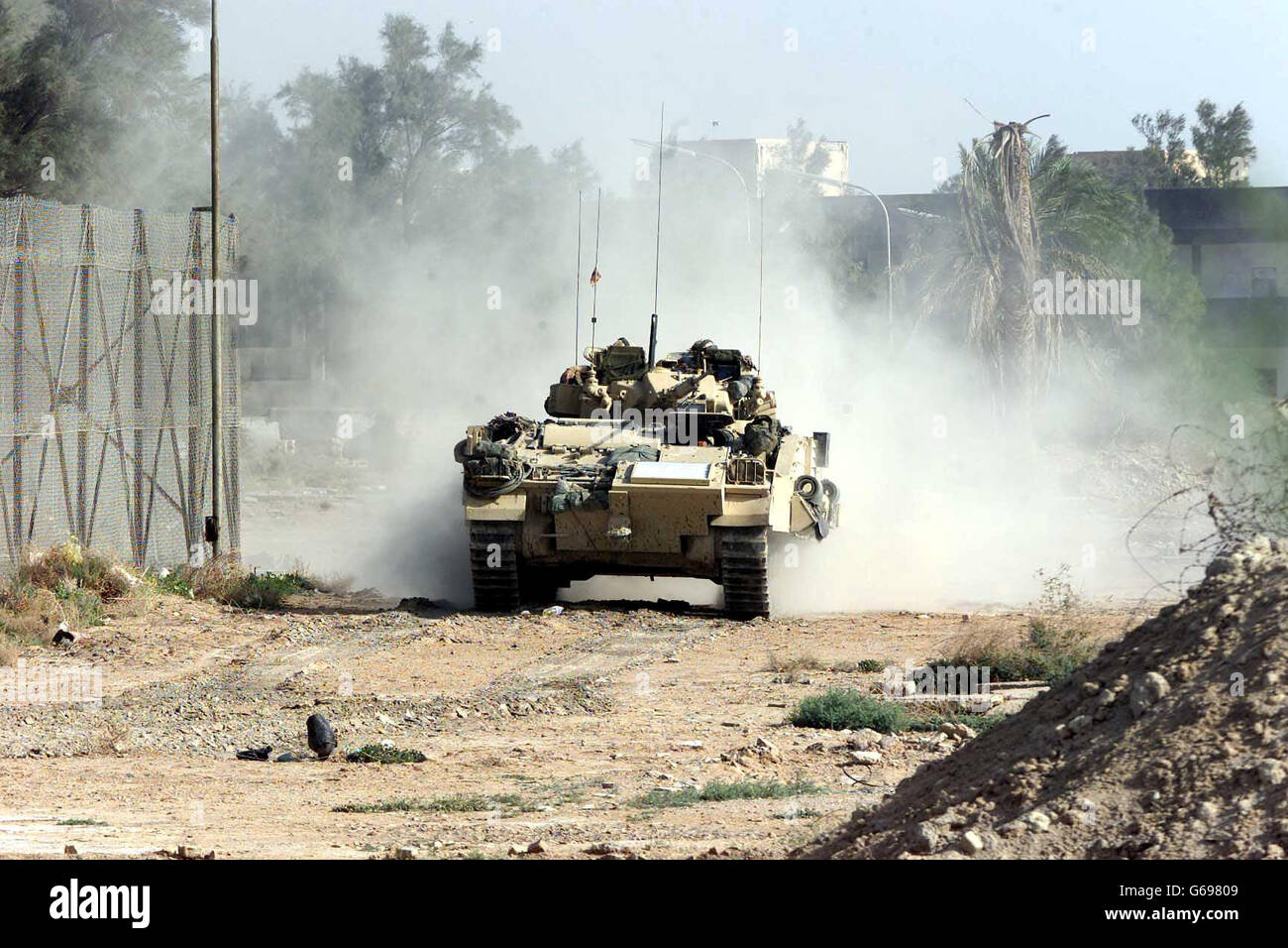 War iraq armed forces military camouflage uniform armoured vehicle hi ...