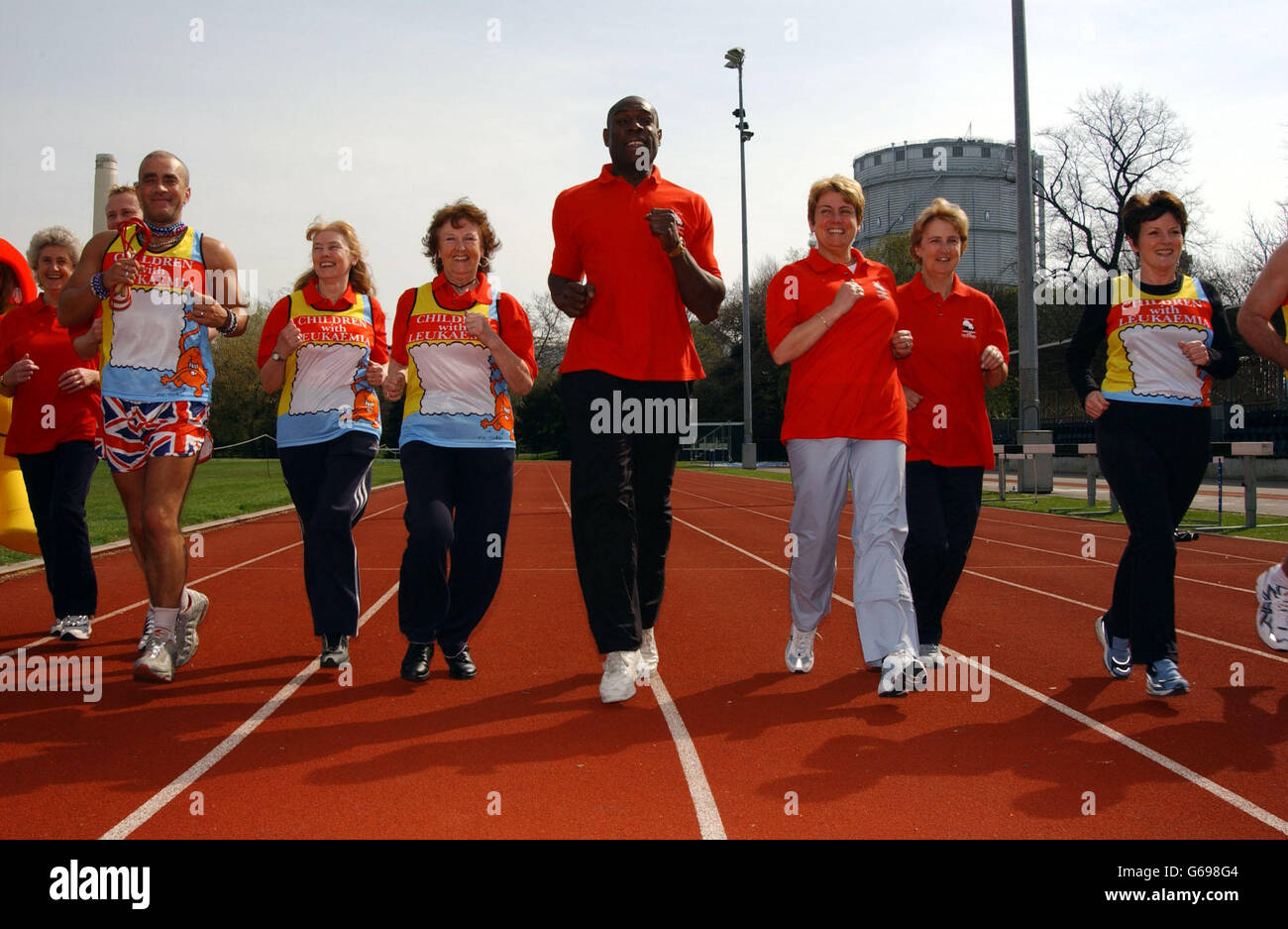 Former boxer Frank Bruno, and actress Brenda Blethyn during a photocall to launch the 'Children with Leukaemia' official 2002 Flora London Marathon charity team at the Millennium Arena, Battersea Park. Stock Photo