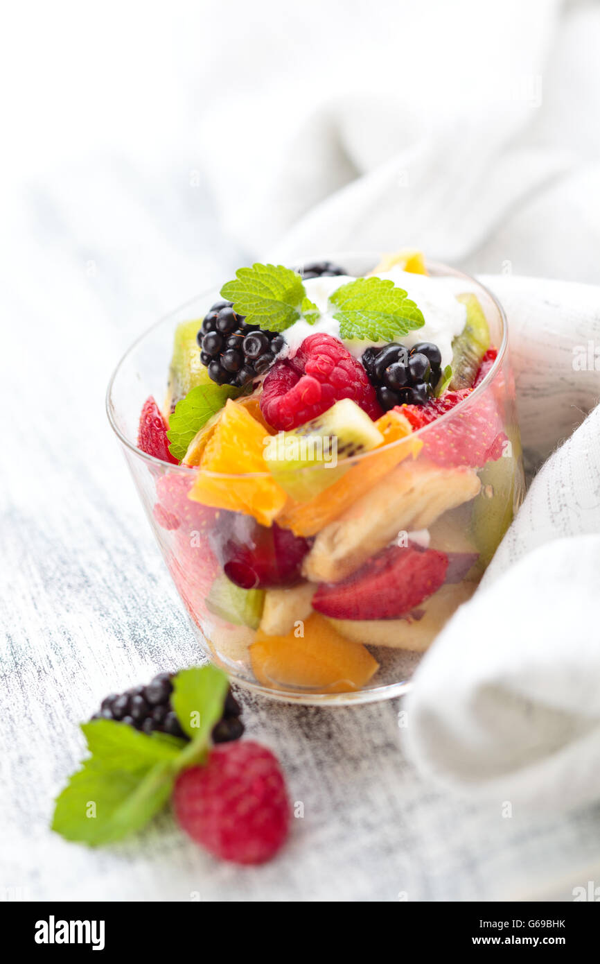 Fruit salad banana apple orange hi-res stock photography and images - Alamy