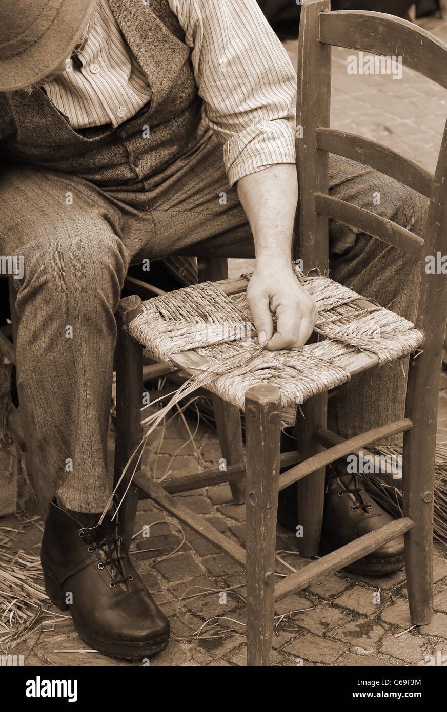 Shoe mender hires stock photography and images Alamy