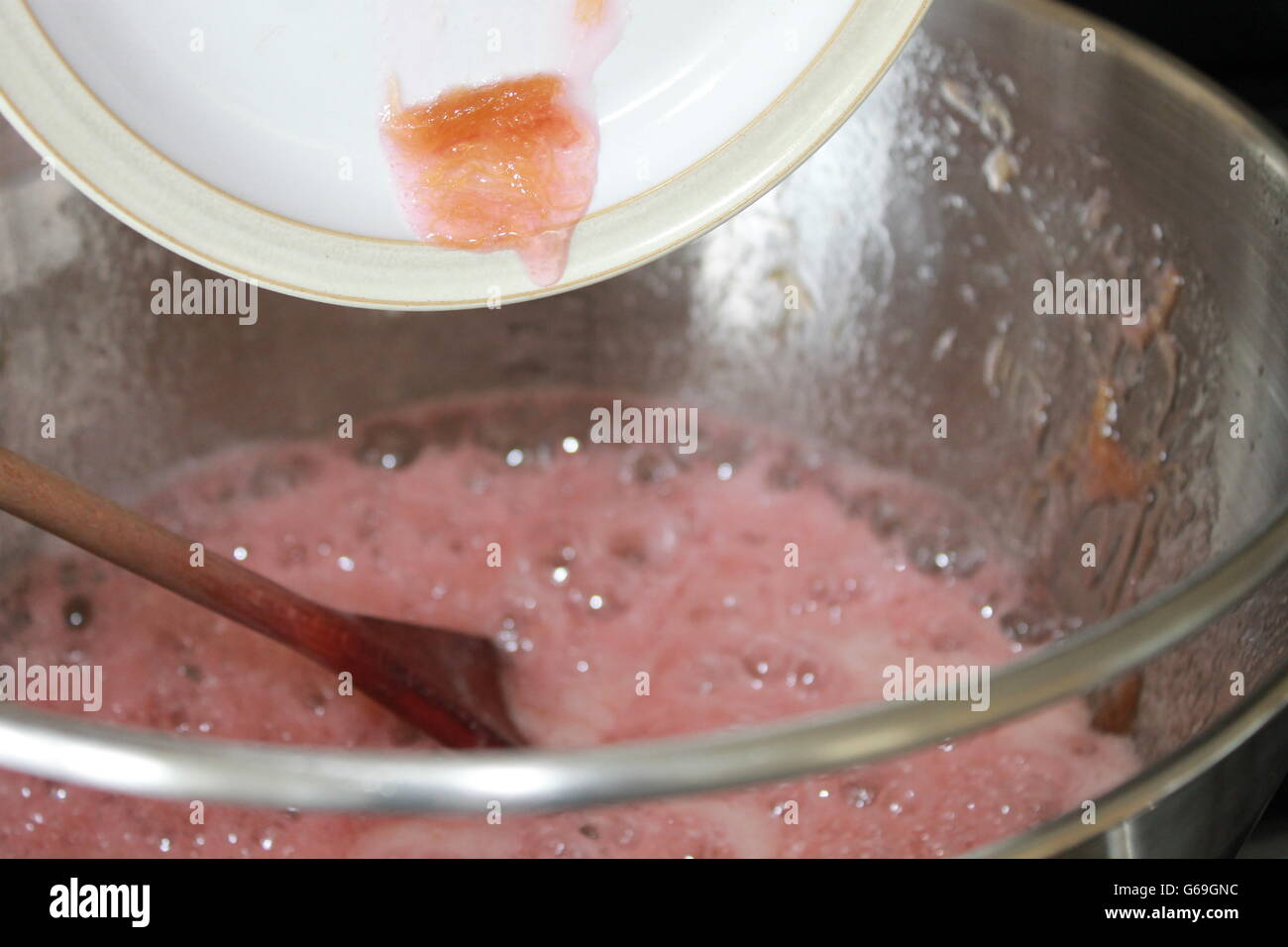 Jam making, making jam, preserves, pectin, plate test Stock Photo Alamy
