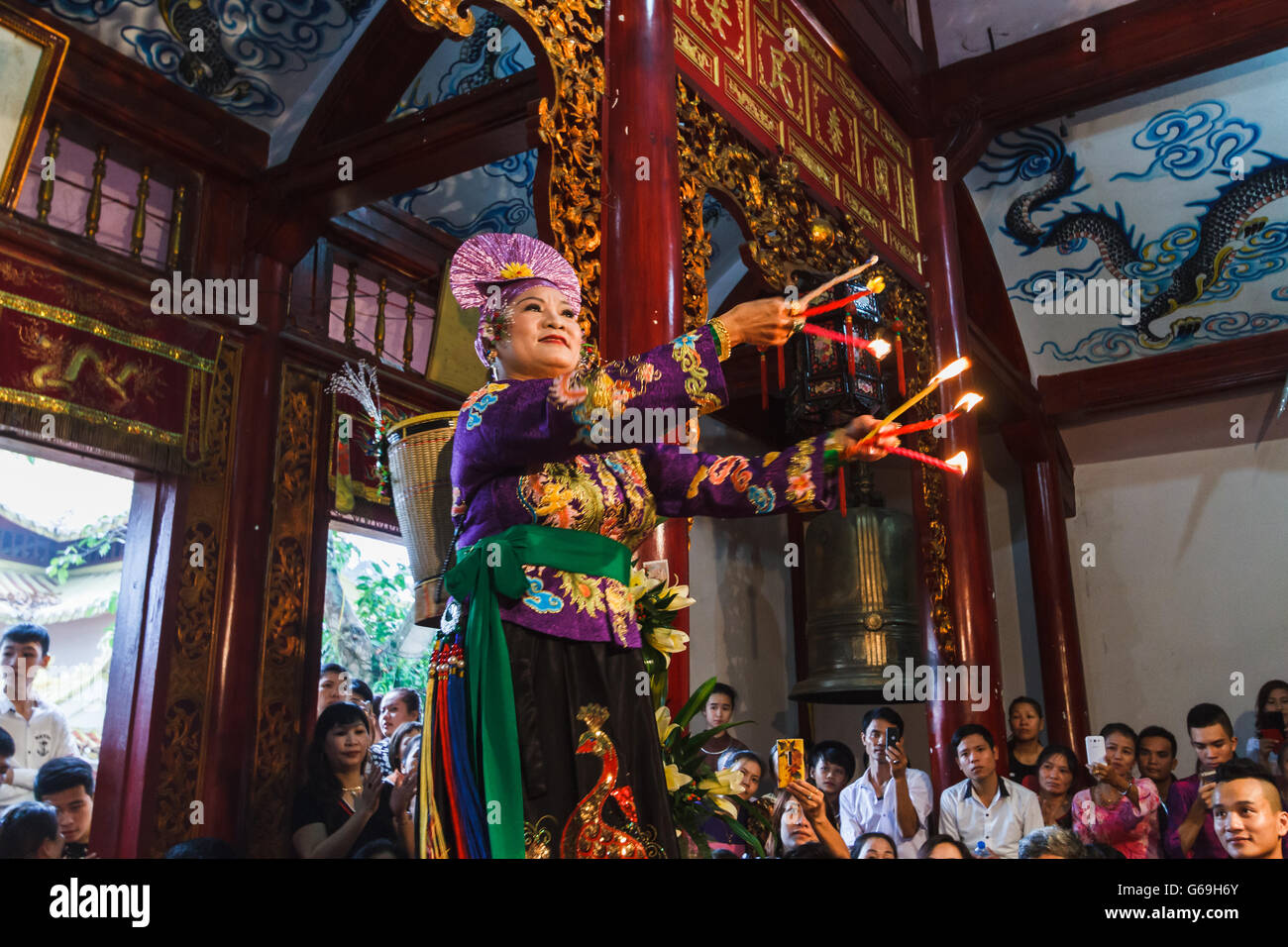 Medium performs spirit mediumship ritual in Vietnam (Len Dong) Stock Photo