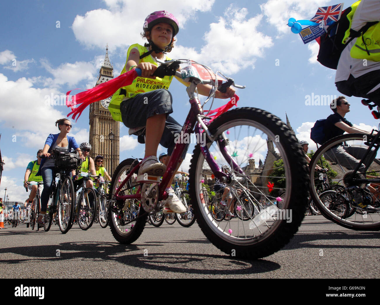 Cycling ridelondon grand prix day one london hi-res stock photography ...