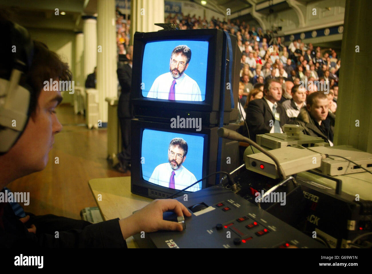 Sinn Fein Conference Adams TV Stock Photo Alamy