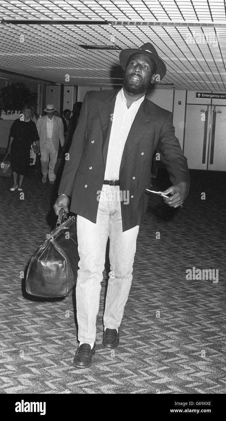 Sacked Somerset cricketer and West Indian cricket star Viv Richards flies in to Heathrow from his native Antigua to make his debut for Rishton, the Lancashire village side to which he has signed for the summer as a professional. Stock Photo