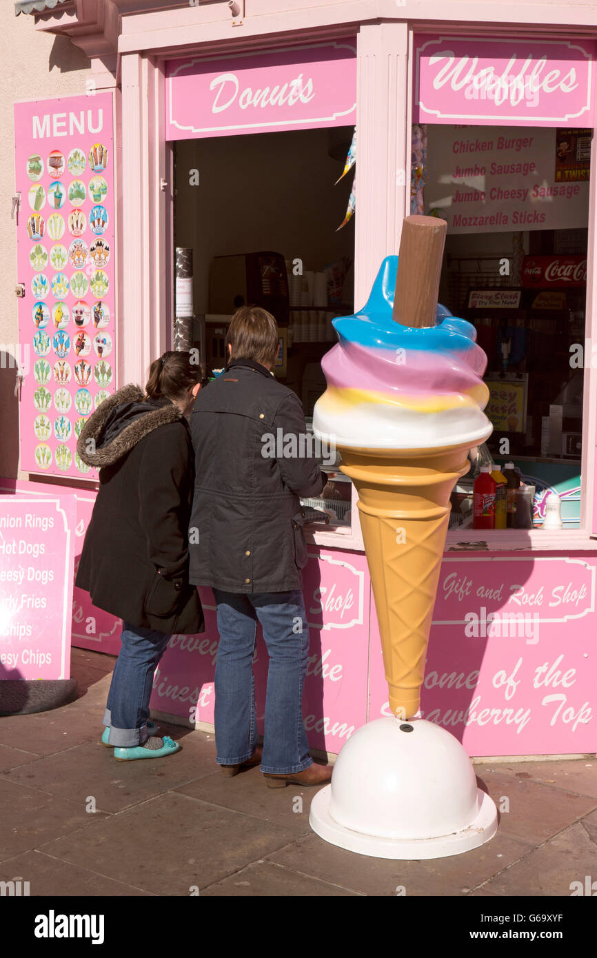 Icecream shops hi-res stock photography and images - Alamy