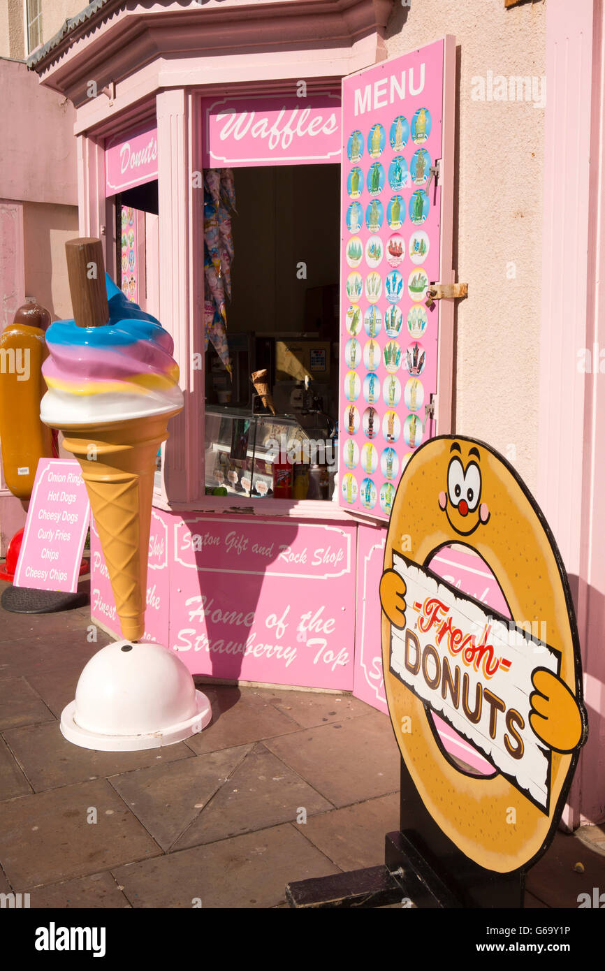 UK, County Durham, Hartlepool, Seaton Carew, pink painted seafront ice cream and fast food shop Stock Photo