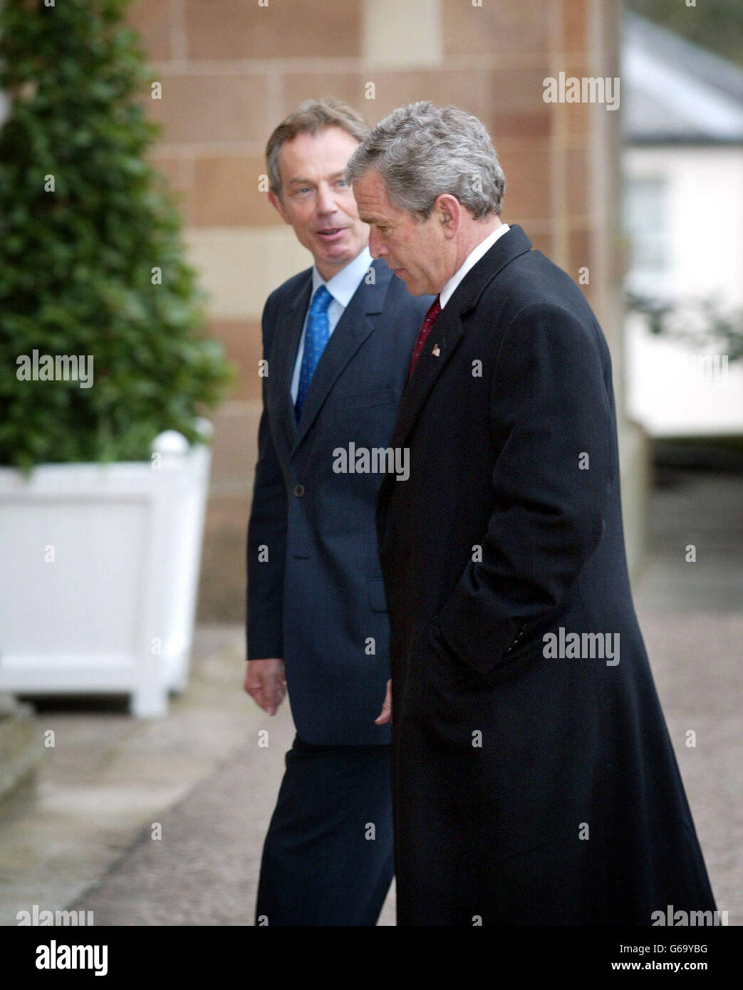 George Bush meets Tony Blair Stock Photo - Alamy