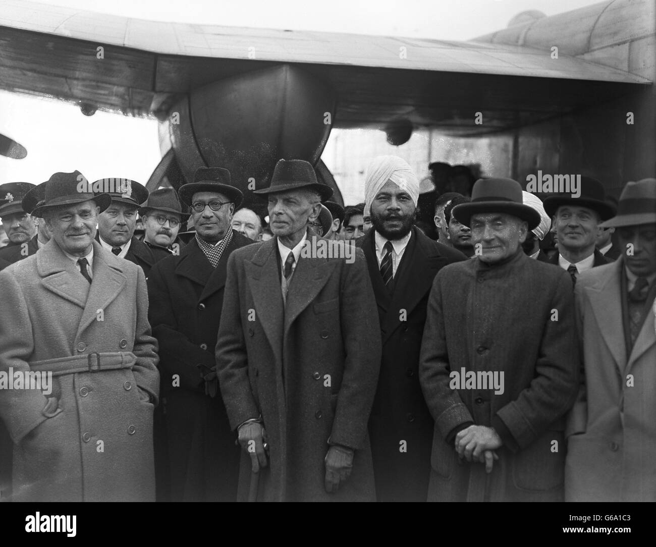 (From l-r) Lord Wavell, Liaquat Ali Khan, Mr Jinnah, Sardar Baldev Singh, Lord Pethick-Lawrence and Pandit Nehru. After being held up in Malta with engine trouble, Viscount Wavell, the Viceroy of India, and the four Indian leaders arrived at London Airport for discussions on the Government's Indian policy. Stock Photo