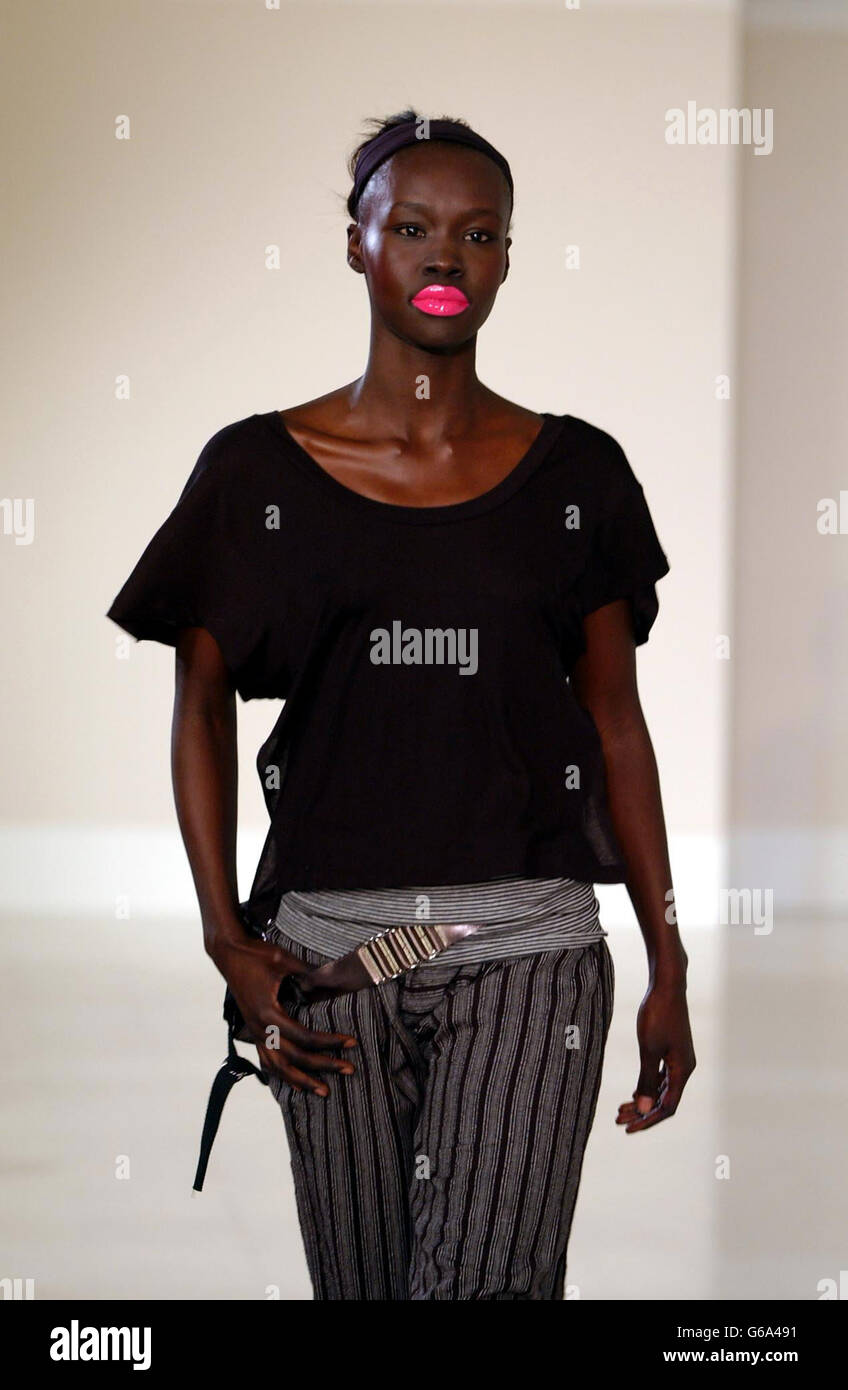 During the topshop autumn winter 2003 fashion collection press launch  hi-res stock photography and images - Alamy
