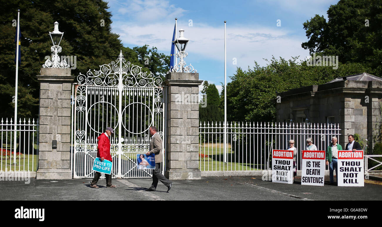 Prolife campaigners outside a meeting of the Council of State which has been convened by President Michael D Higgins at Aras an Uachtarain, Dublin, to consider the Protection of Life During Pregnancy Bill. Stock Photo