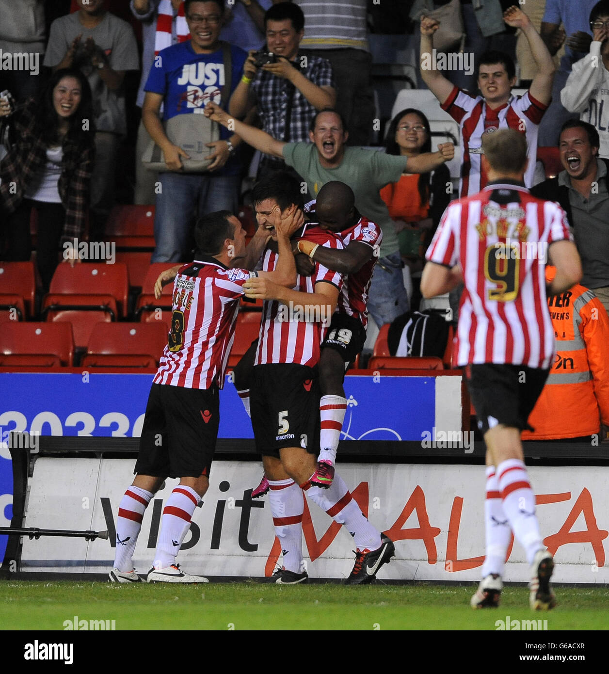 Sheffield United's Harry Maguire (2nd left) celebrates with Michael Doyle (left) and Fabian Brandy (2nd right) after scoring his sides second goal during the Sky Bet League One match at Bramall Lane, Sheffield. Stock Photo