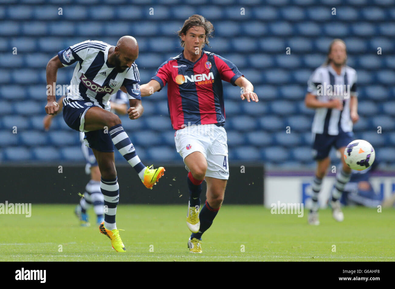 Soccer - Pre-season Friendly - West Bromwich Albion v Bologna - The Hawthorns. West Bromwich Albion's Nicolas Anelka tussles with Bologna's Rene Krhin during the Pre-season Friendly at The Hawthorns, West Bromwich. Stock Photo
