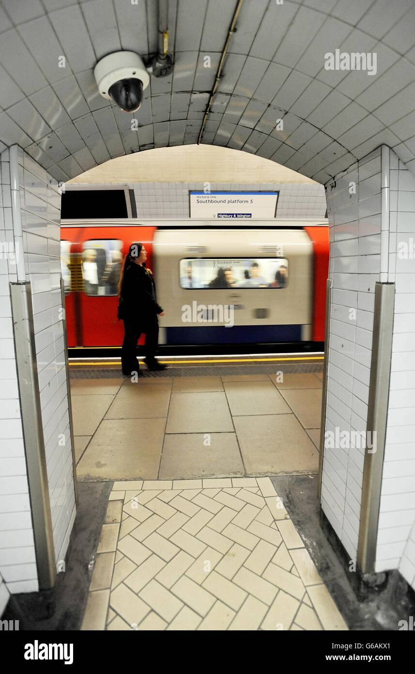 Highbury and islington tube station hires stock photography and images Alamy