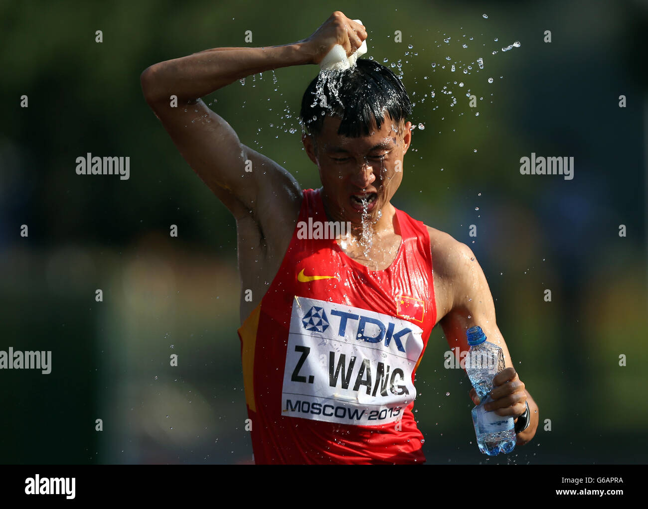 China's Zhen Wang pours water over himself to cool down as he competes ...