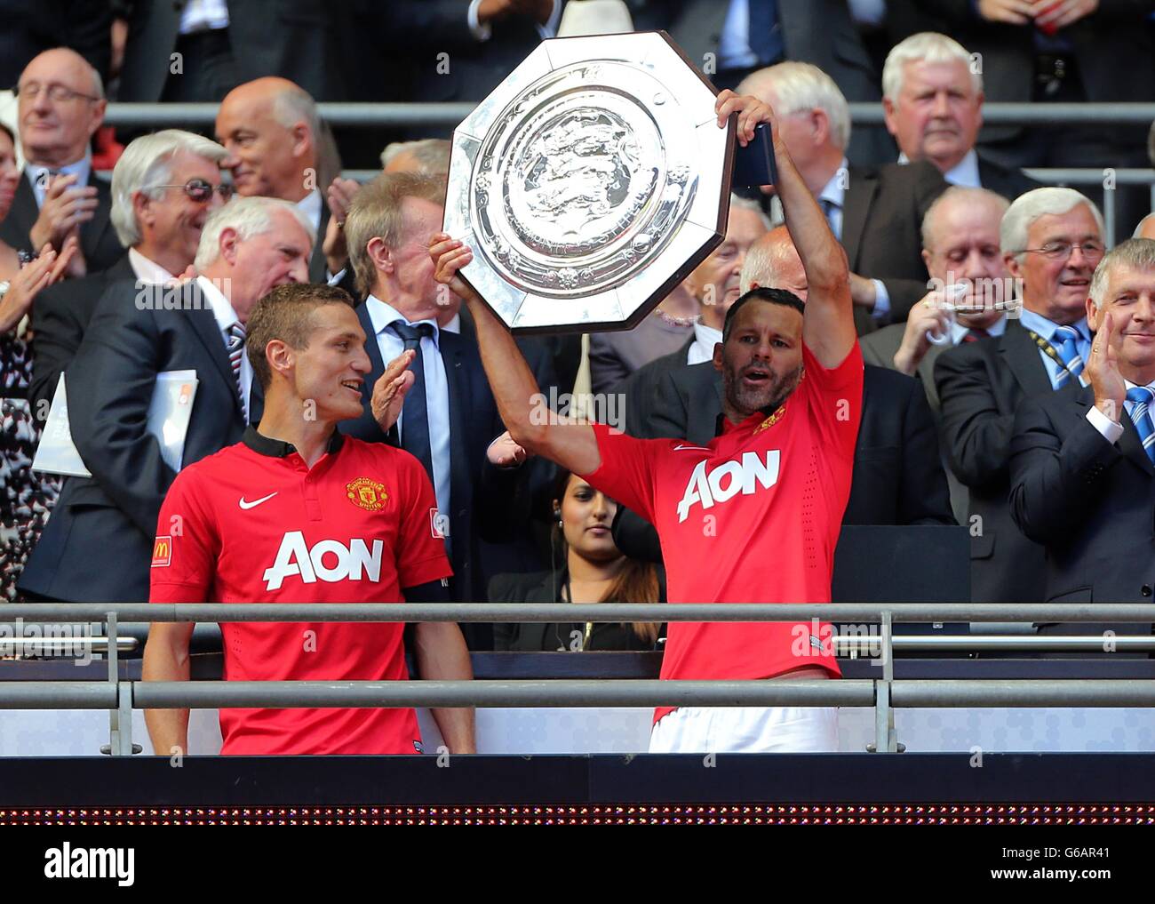 Manchester United's Ryan Giggs lifts the FA Community Shield trophy Stock Photo