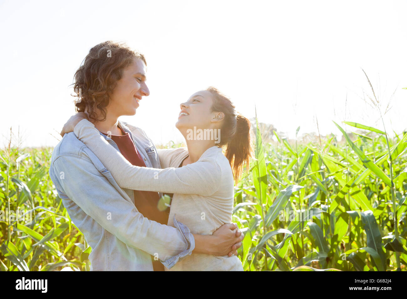 Couple in corn field hi-res stock photography and images - Alamy