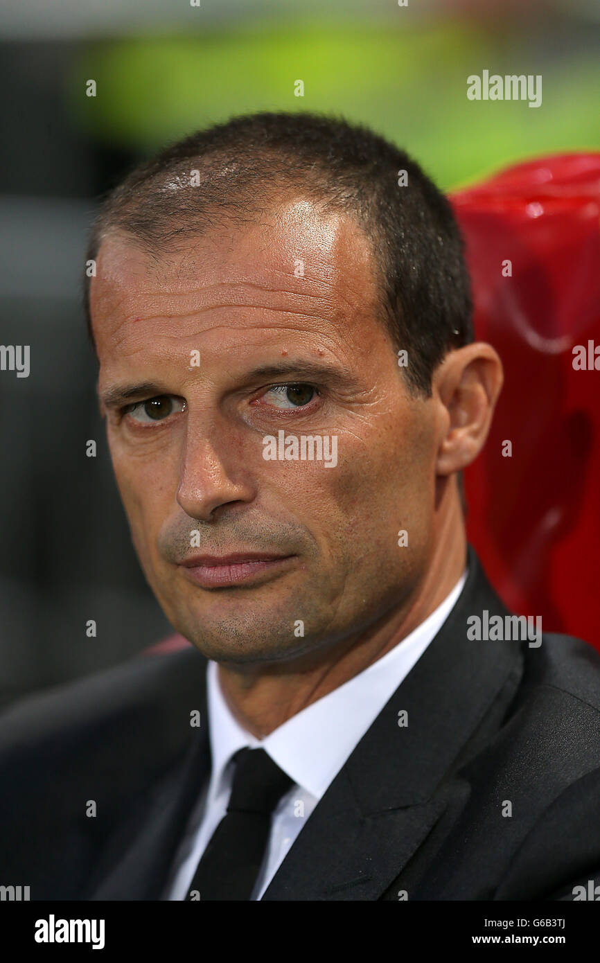 Soccer - UEFA Champions League - Play-Offs - PSV Eindhoven v AC Milan - Philips Stadium. Head coach Massimiliano Allegri, AC Milan. Stock Photo