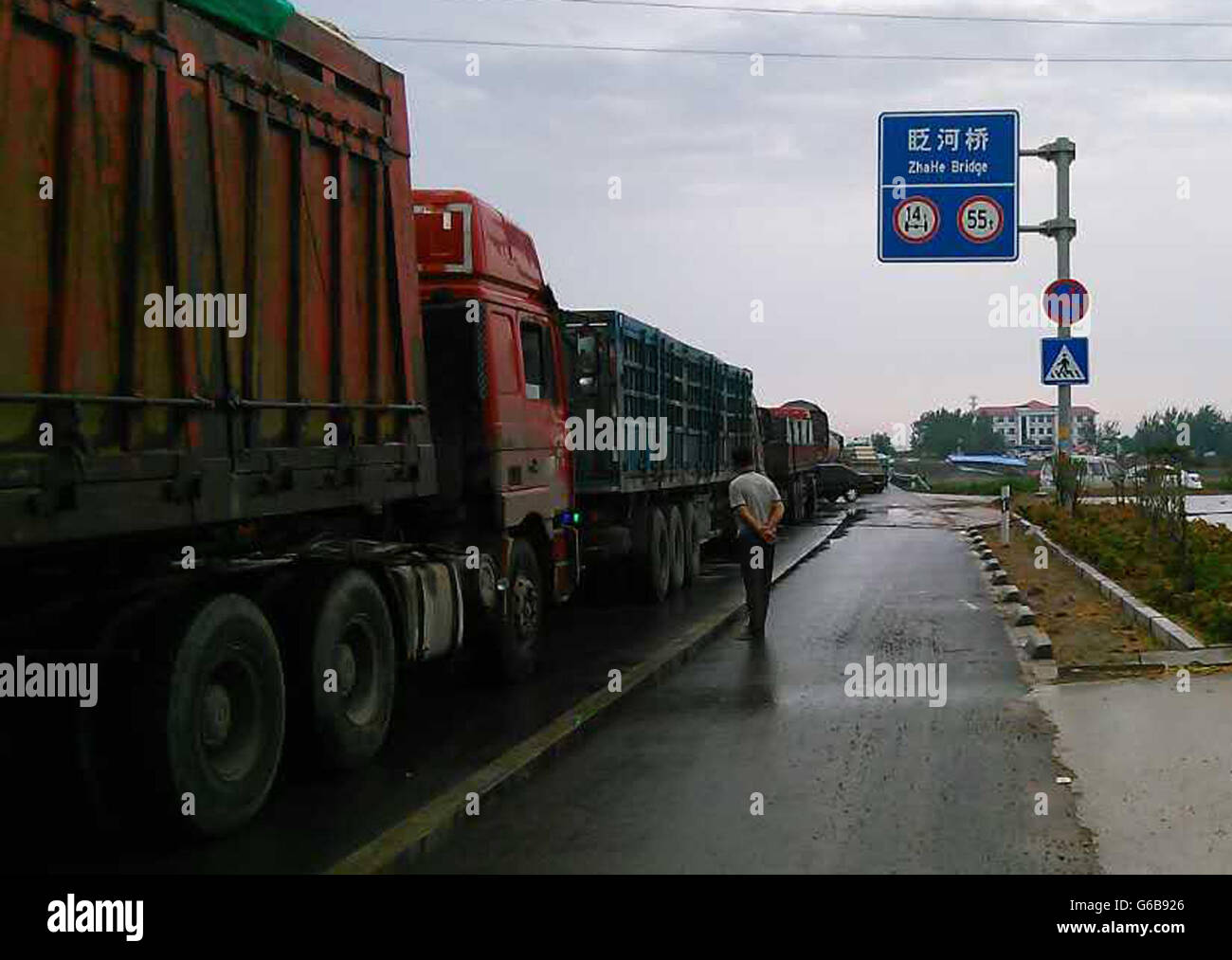 Wudi, China. 23rd June, 2016. Cars and trucks all jammed on the road for 10km in Wudi on June 23. This situation has continued for two years except when National College Entrance Examination is on, or senior government officials come. Local residents look forward to a solution. Credit:  SIPA Asia/ZUMA Wire/Alamy Live News Stock Photo