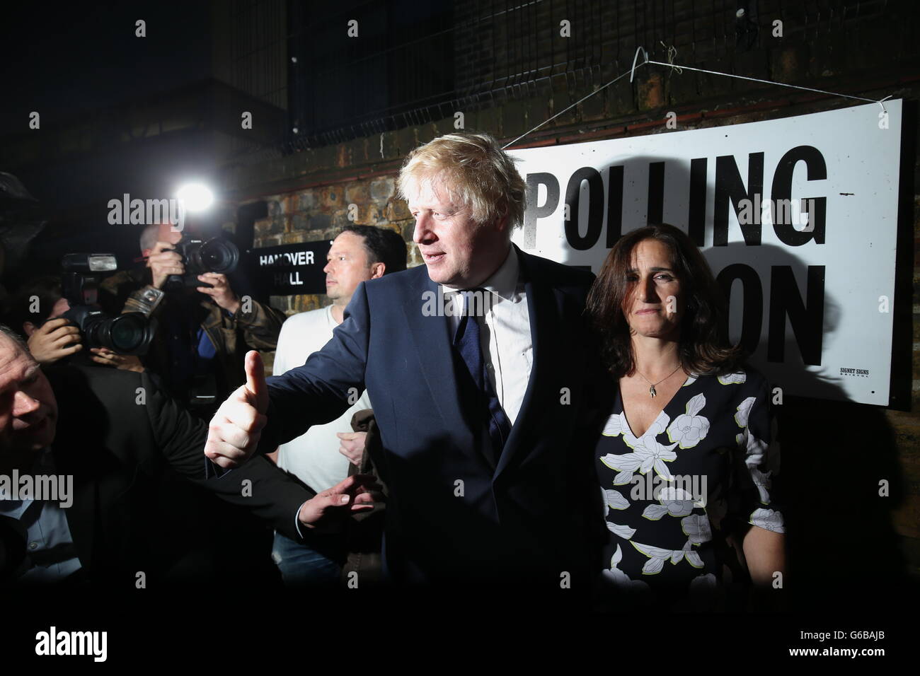 London, Britain. 23rd June, 2016. Boris Johnson (C), former London mayor and supporter of the Leave campaign, and his wife Marina Wheeler (R) exit a polling station after voting in the EU referendum in London, Britain, 23 June 2016. In a referendum on 23 June, Britons have voted by a narrow margin to leave the European Union (EU). Photo: MICHAEL KAPPELER/dpa/Alamy Live News Stock Photo