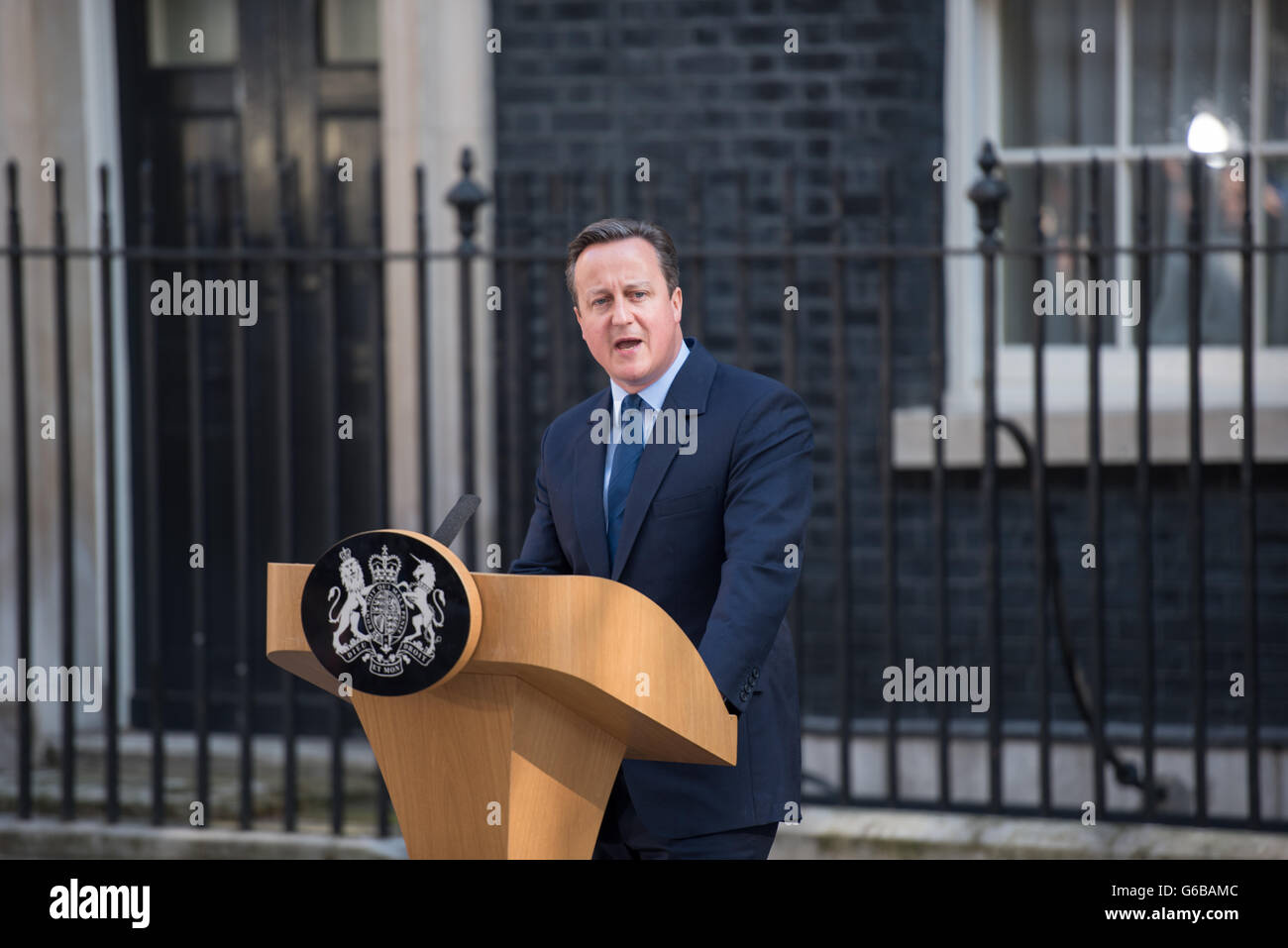London, UK. 24th June, 2016. Prime Minister David Cameron ,  outside 10 Downing Street,  resigns Credit:  Ian Davidson/Alamy Live News Stock Photo