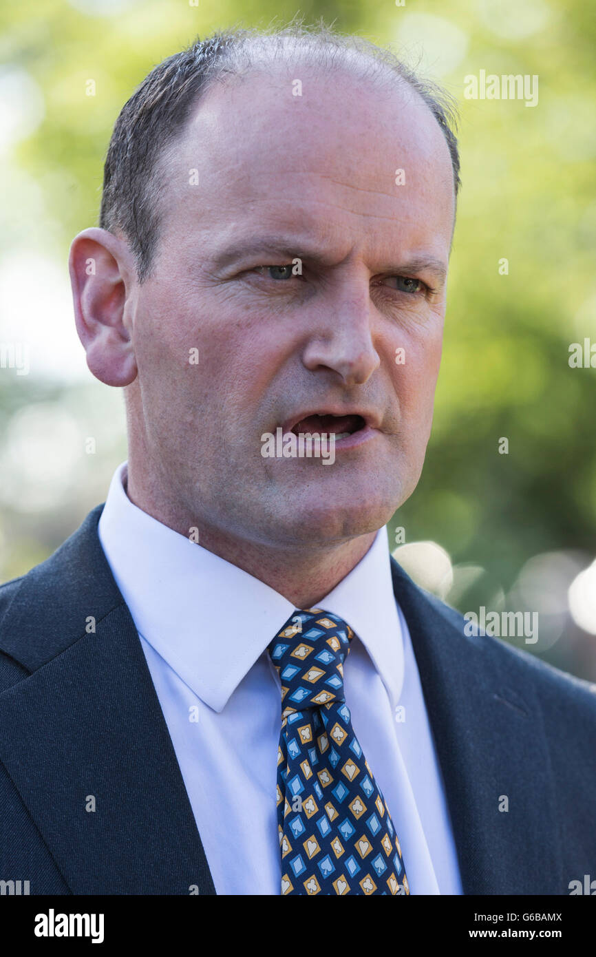 London, UK. 24 June 2016. British politician Douglas Carswell MP, the only Member of Parliament for the UK Independence Party, UKIP, talking to the press in Westminster.  Reactions to the United Kingdom voting in the referendum for a Brexit from the European Union. Credit:  Vibrant Pictures/Alamy Live News Stock Photo