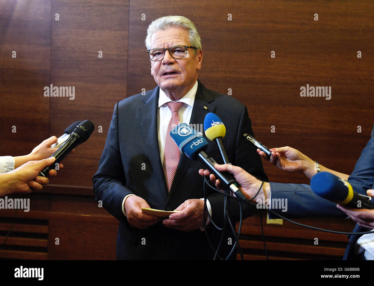 Sofia, Bulgaria. 24th June, 2016. German President Joachim Gauck delivers a statement after Britain voted to leave the European Union (EU) in a referendum held on 23 June, during his visit to Sofia, Bulgaria, 24 June 2016. Gauck expressed his concern after the Brexit referendum. 'Many good Europeans are sad today, ' Gauck said at an event in Sofia on 24 June. Photo: RAINER JENSEN/dpa/Alamy Live News Stock Photo