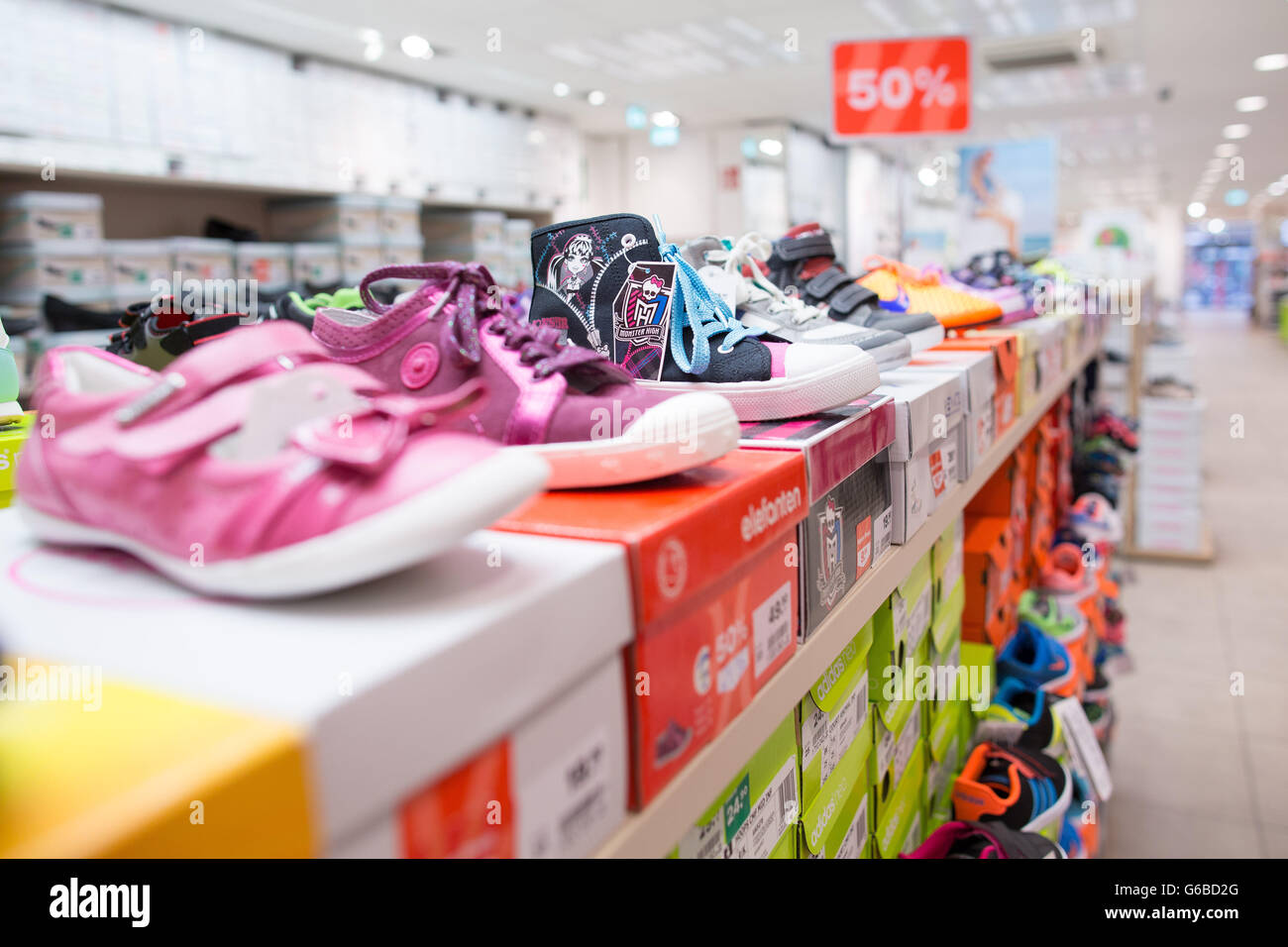 Duesseldorf, Germany. 24th June, 2016. Shoes on sale at a Deichmann store in Duesseldorf, Germany, 24 June 2016. PHOTO: MAJA HITIJ/dpa/Alamy Live News Stock Photo -
