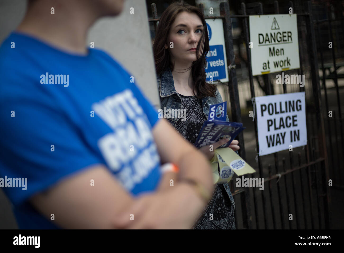 Glasgow, UK. 23rd June, 2016. 'Remain' campaigners, Patrick Bourke (foreground) and Emma Russell, stand distributing leaflets, as voting takes place on the United Kingdom's referendum on European Union membership, outside the Hyndland Primary School voting station in Partick, in Glasgow, Scotland, on 23 June 2016. Credit:  jeremy sutton-hibbert/Alamy Live News Stock Photo