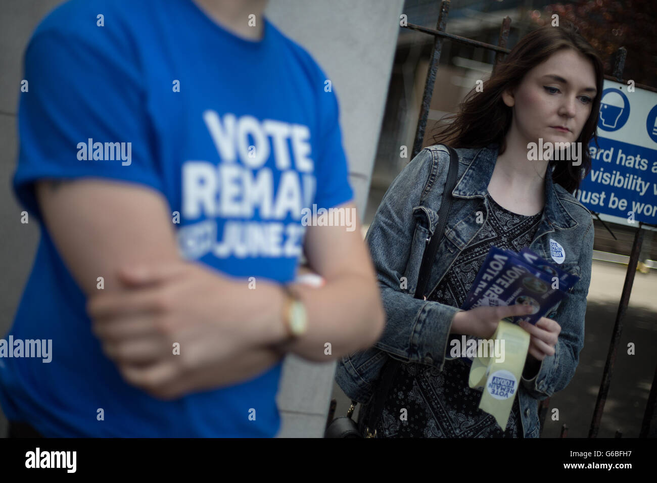 Glasgow, UK. 23rd June, 2016. 'Remain' campaigners, Patrick Bourke (foreground) and Emma Russell, stand distributing leaflets, as voting takes place on the United Kingdom's referendum on European Union membership, outside the Hyndland Primary School voting station in Partick, in Glasgow, Scotland, on 23 June 2016. Credit:  jeremy sutton-hibbert/Alamy Live News Stock Photo