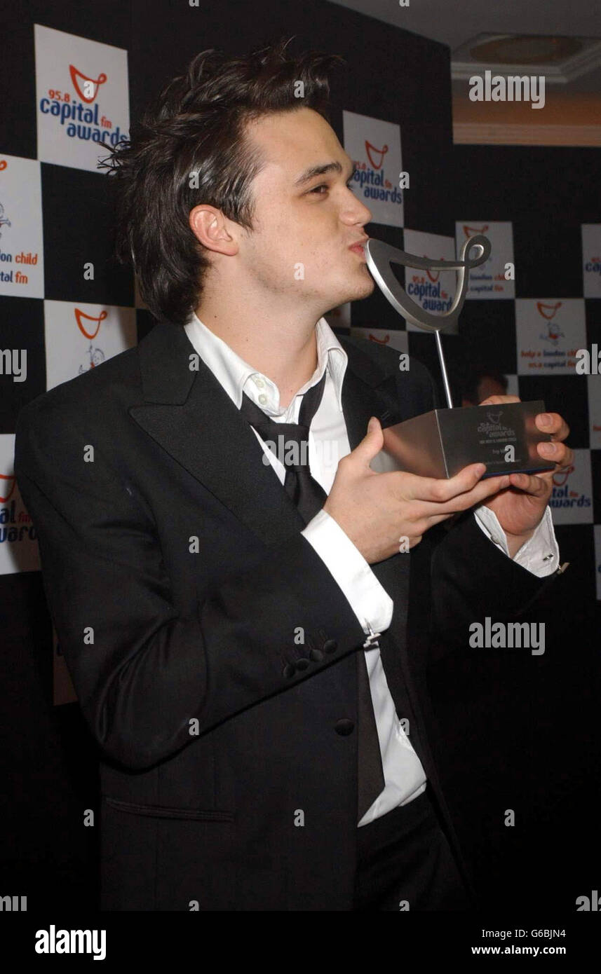 Celebrity pop star kissing awards winners suit gareth gates hires