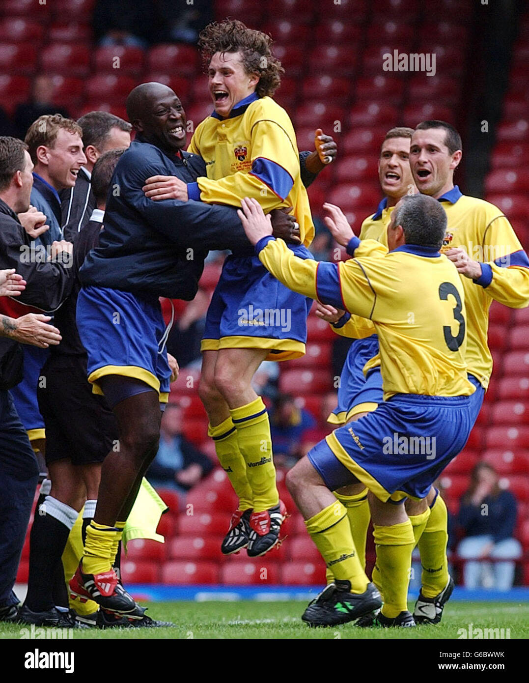 AFC Sudbury's Terry Rayner (centre jumping) celebrates his goal against Brigg Town with his team mates, during the FA Vase final at Upton Park, east London. NO UNOFFICIAL CLUB WEBSITE USE. Stock Photo