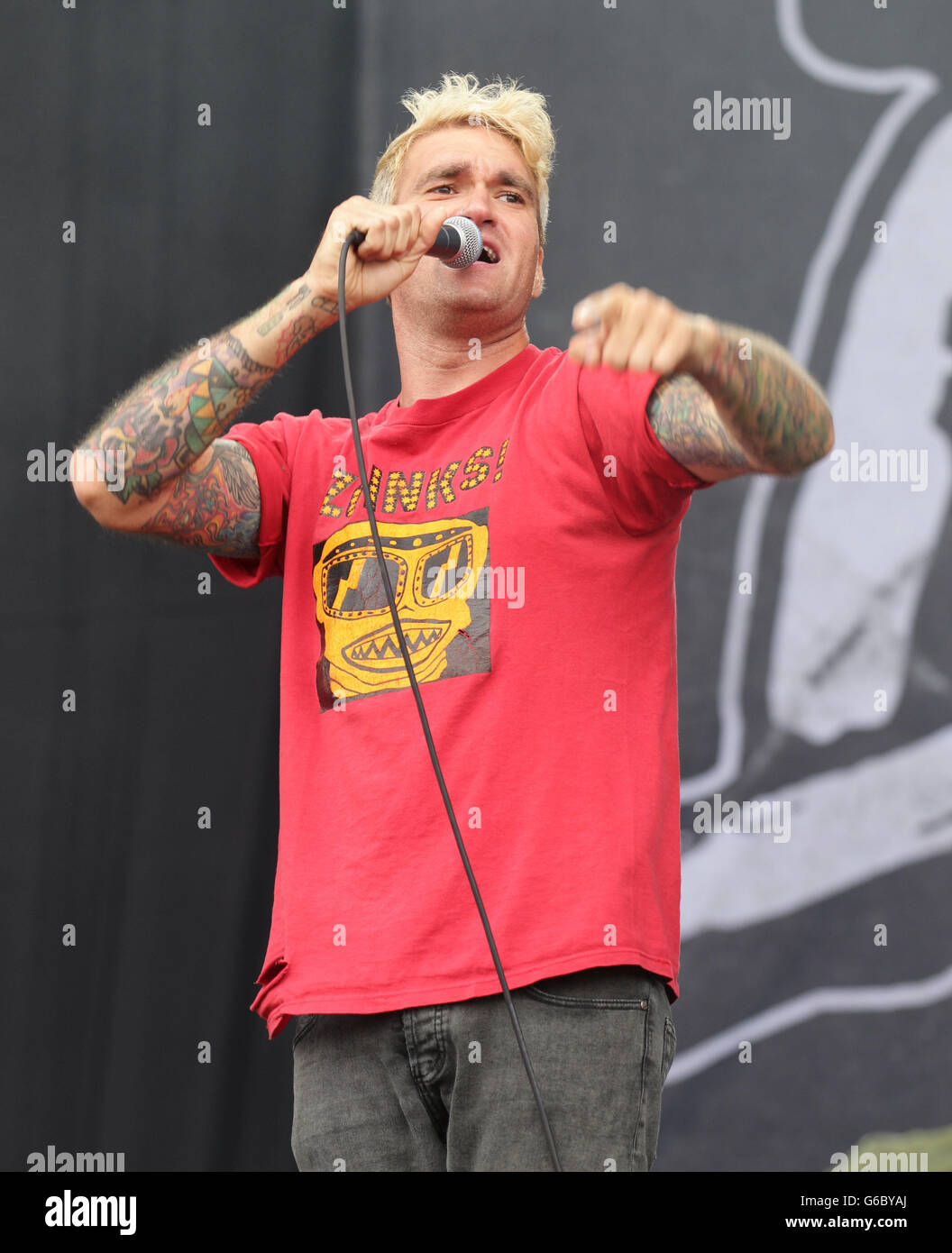 Jordan Pundik of New Found Glory on the Main Stage, on day one of the  Reading Festival Stock Photo - Alamy