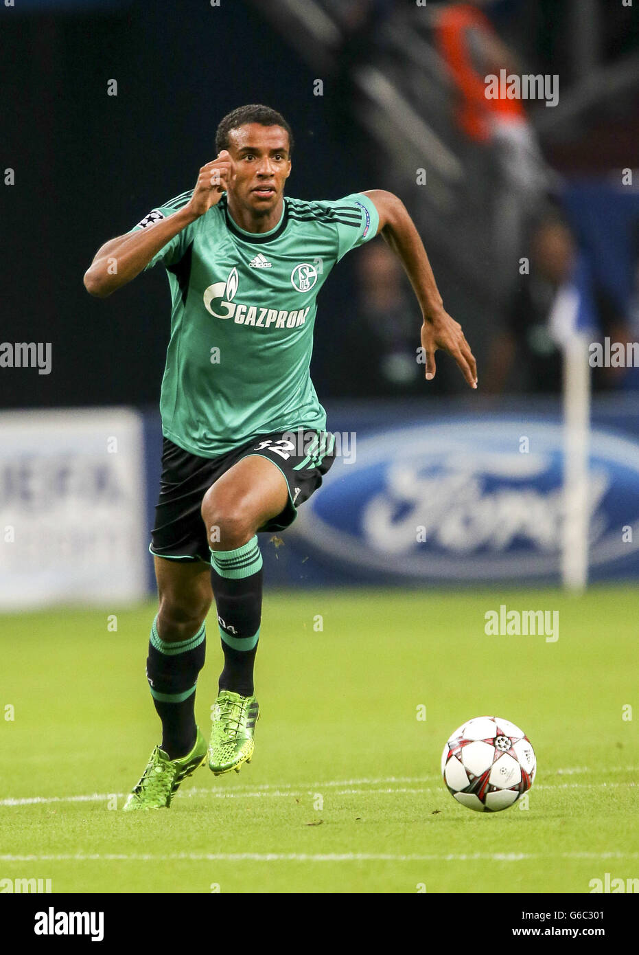 Soccer - UEFA Champions League - Play-Offs - Schalke 04 v PAOK - Veltins-Arena. Joel Matip, Schalke 04 Stock Photo