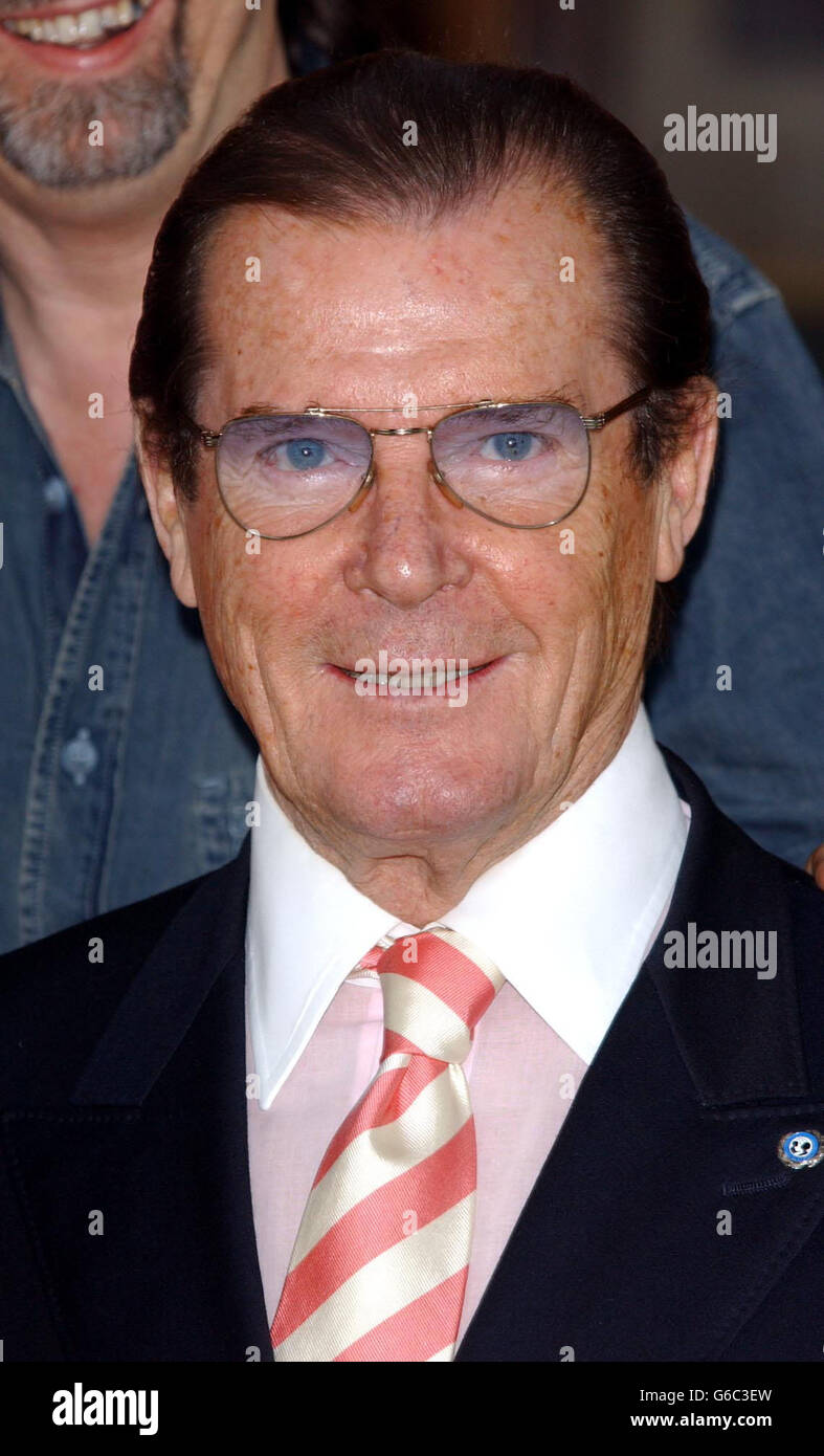 Actor Roger Moore during a photocall at the Royal Albert Hall in central London. The pair are hosting this years Night Of A 1000 Voices, which celebrates Sir Trevor Nunn's contribution to musical theatre. *..The night is in aid of The Variety Club Children's Charity and will be held at the Royal Albert Hall Sunday 4 May. 8/5/03: Roger Moore who was recovering in hospital after collapsing on stage on New York's Broadway. The former 007 agent was playing a cameo role in the Morecambe and Wise tribute The Play What I Wrote. The curtain came down for a short time after Moore fell to the floor Stock Photo